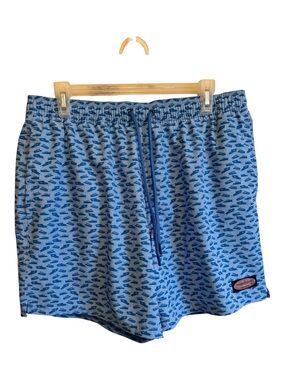 Vineyard Vines swim trunks men’s size large